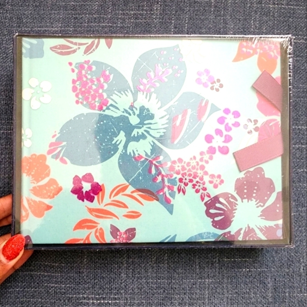 NWT, Paperchase Unisex Floral Sixty (60) Page Self Adhesive Album, sz 9"x12"